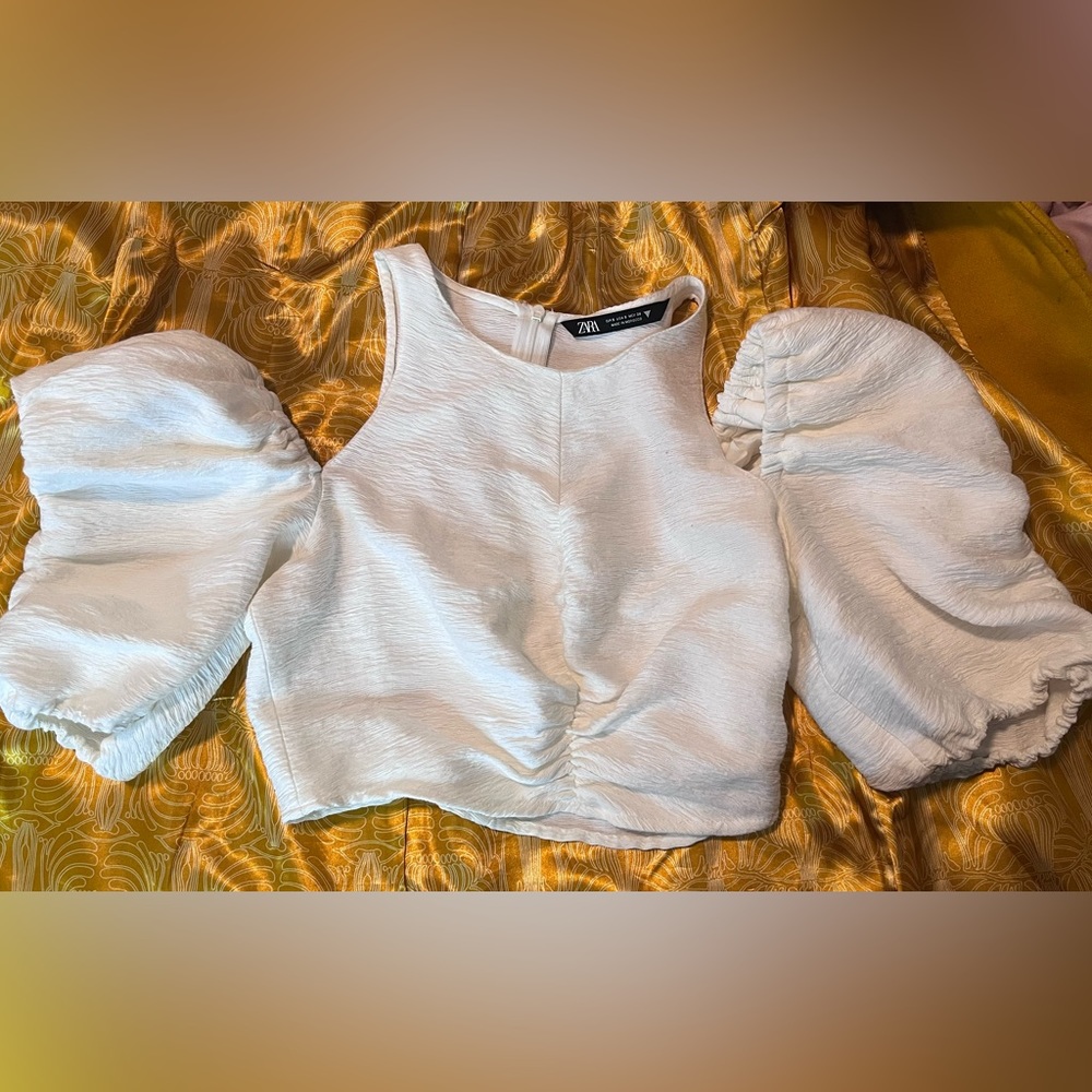 Balloon sleeve white crop top